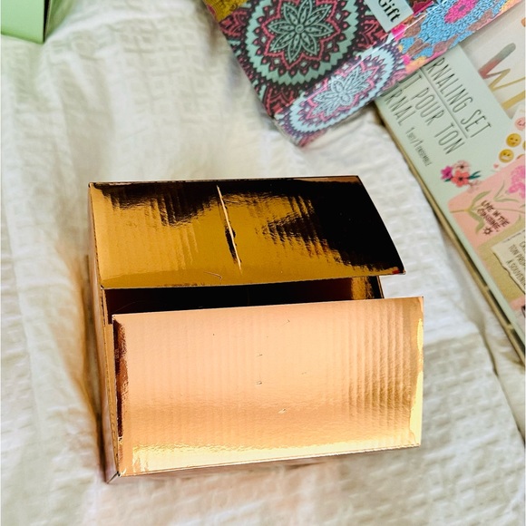 Fenty Beauty Fussy Heat Gloss Bomb Heat Lip Plumbing Luminizer & Prada Candy #6 - Picture 8 of 17